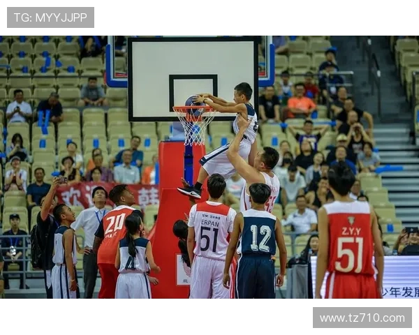 西索科空切篮下强势暴扣 无视防守完成惊天折叠扣篮